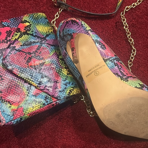 Olivia.    Look Free matching purse - Picture 5 of 7